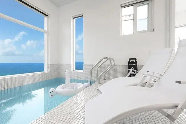 PLUS Pool villa 204