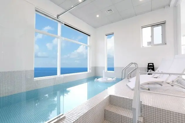 PLUS Pool villa 204