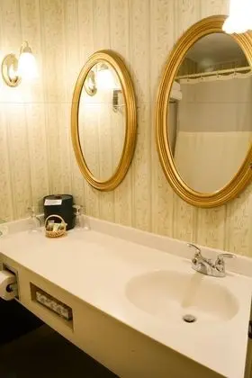 Standard Room, 1 Queen Bed, Second Floor, Above Lounge