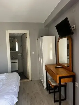 Triple, Bahçe Manzaralı