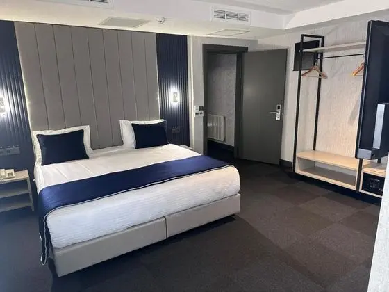Standart Üç Kişilik Oda, Sokak Manzaralı