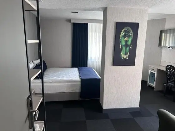 Standart Üç Kişilik Oda, Sokak Manzaralı