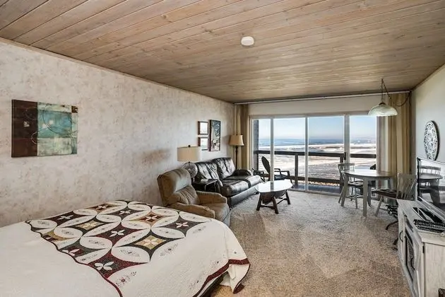 Studio, 1 Queen Bed, Ocean View, No Pets