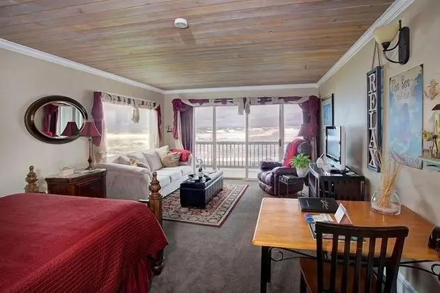 Studio, 1 Queen Bed, Ocean View, No Pets