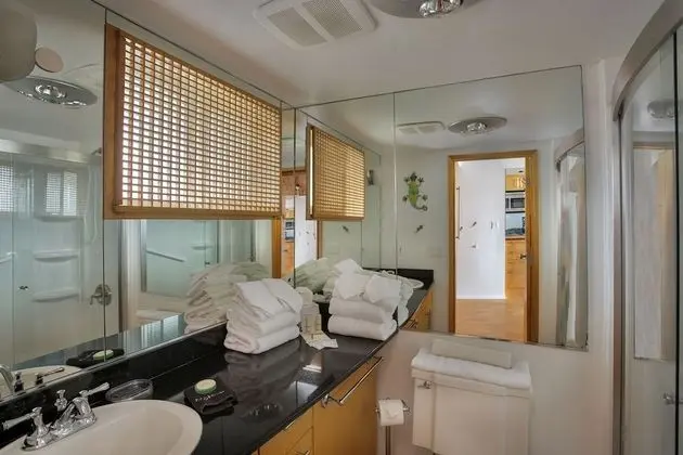 Studio, 1 Queen Bed, Ocean View, No Pets
