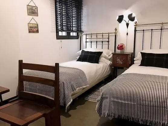 Tek Büyük Yataklı Oda, 2 Tek Kişilik Yatak