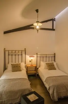 Tek Büyük Yataklı Oda, 2 Tek Kişilik Yatak