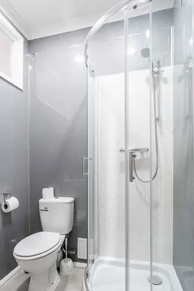 İki Ayrı Yataklı Oda, Banyolu/Duşlu