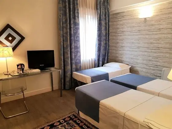 Üç Kişilik Oda