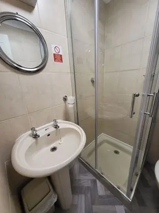 Üç Kişilik Oda