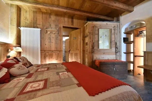 Junior Süit, Sauna