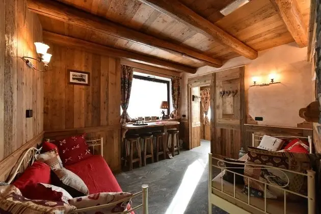 Junior Süit, Sauna