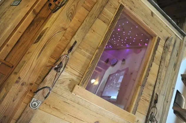Junior Süit, Sauna