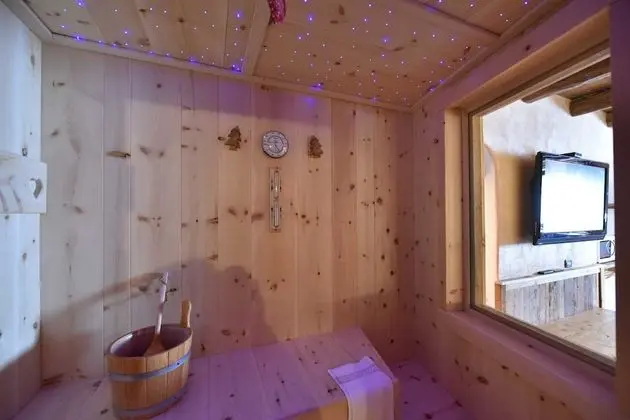 Junior Süit, Sauna