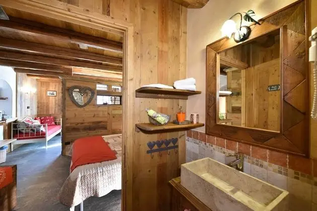 Junior Süit, Sauna