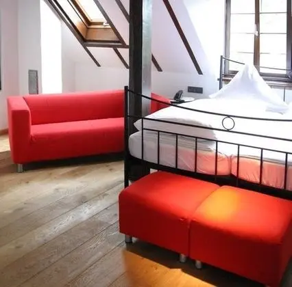 Comfort Tek Büyük Yataklı Oda (Simply Red)