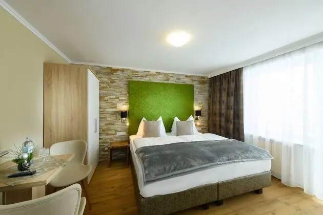 Tek Büyük Yataklı Oda, Bahçe Manzaralı