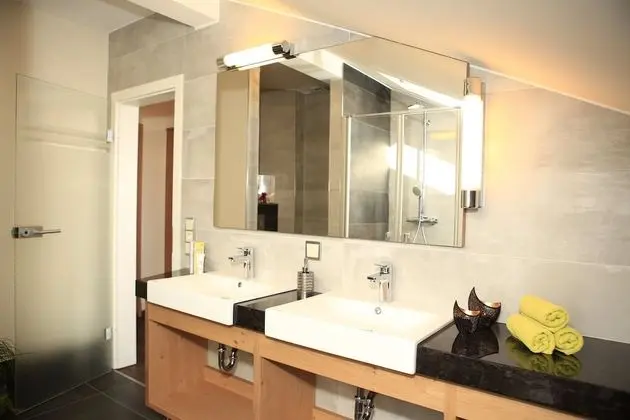 Tek Büyük Yataklı Oda (Hoher Bogen)