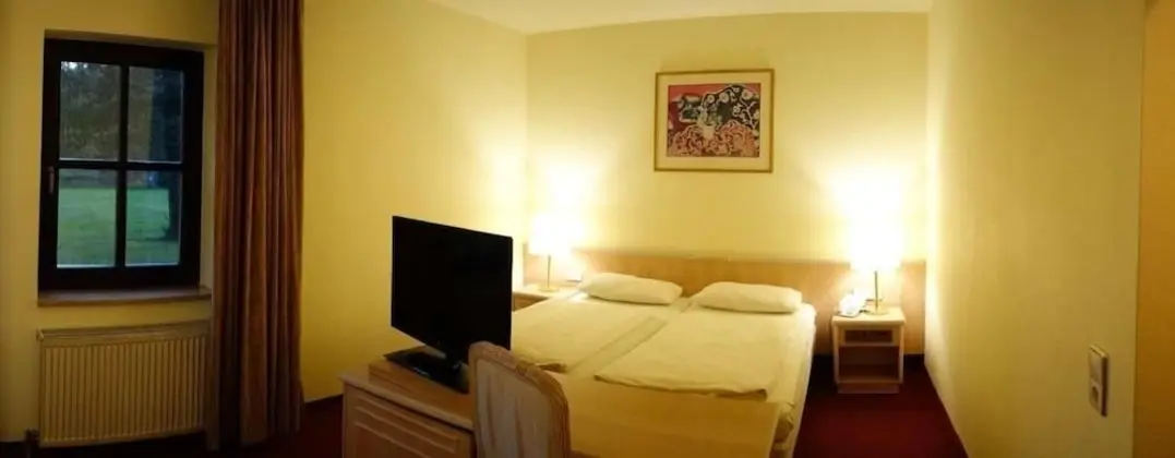 Tek Büyük Yataklı Oda (Main Building)