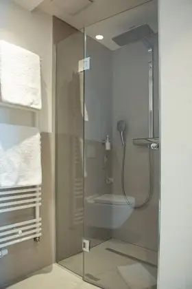 Luxury Tek Büyük Yataklı Oda, Banyolu/Duşlu