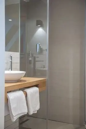 Süit, Banyolu/Duşlu (Suite)