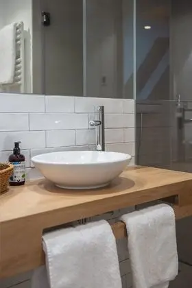 Süit, Banyolu/Duşlu (Suite)