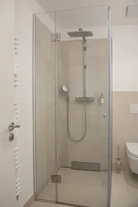 Tek Büyük Yataklı Oda, Engellilere Uygun, Banyolu/Duşlu