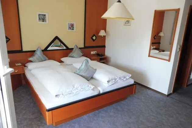 Classic Tek Büyük Yataklı Oda