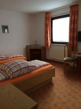 Traditional Tek Büyük veya İki Ayrı Yataklı Oda