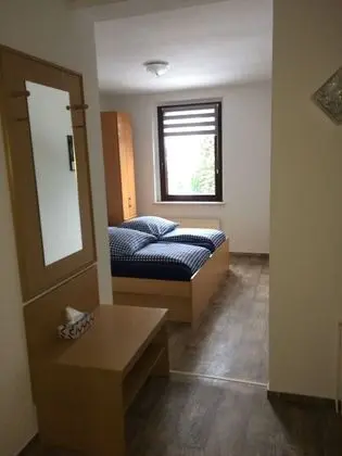 Traditional Tek Büyük Yataklı Oda