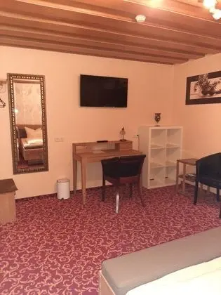 Basic Büyük Yataklı Tek Kişilik Oda