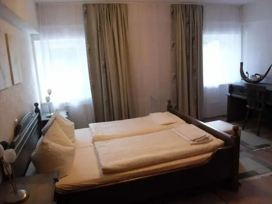 Basic Tek Büyük Yataklı Oda