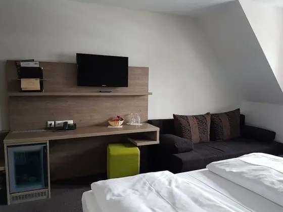 Comfort Üç Kişilik Oda, 1 En Büyük (King) Boy Yatak ve Çekyat, Sigara İçilmez