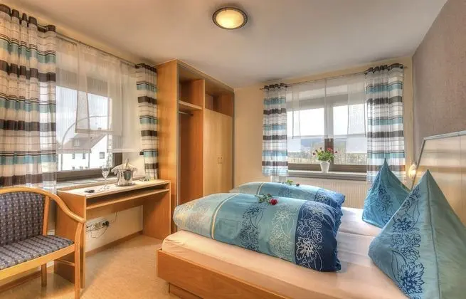 Basic Büyük Yataklı Tek Kişilik Oda