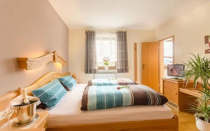 Economy Büyük Yataklı Tek Kişilik Oda