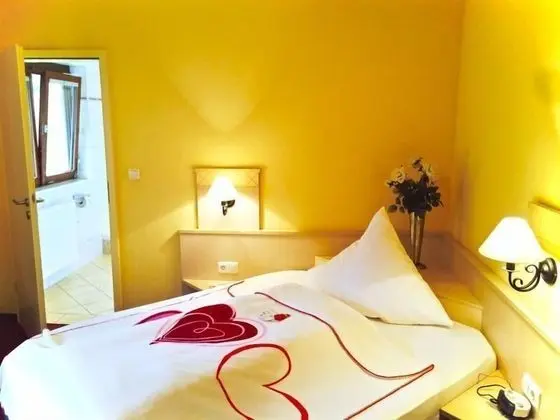 Tek Büyük Yataklı Oda (Rosenzimmer)