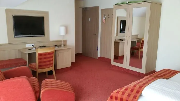 Comfort Tek Büyük Yataklı Oda