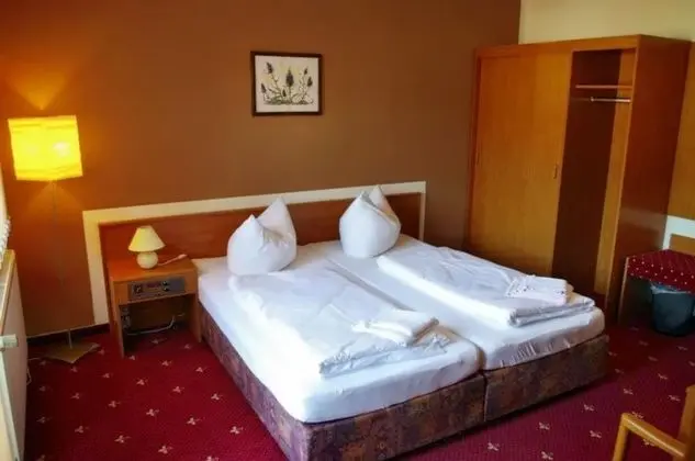 Basic Tek Büyük Yataklı Oda