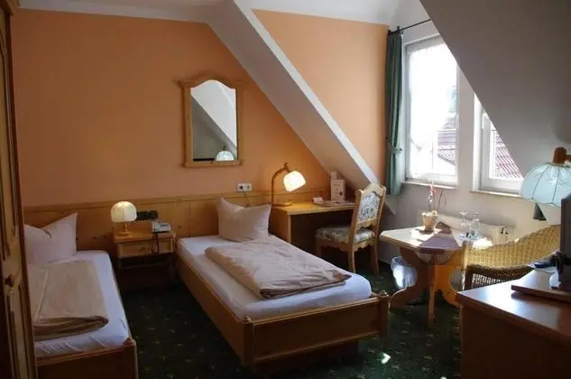 Classic Tek Büyük Yataklı Oda