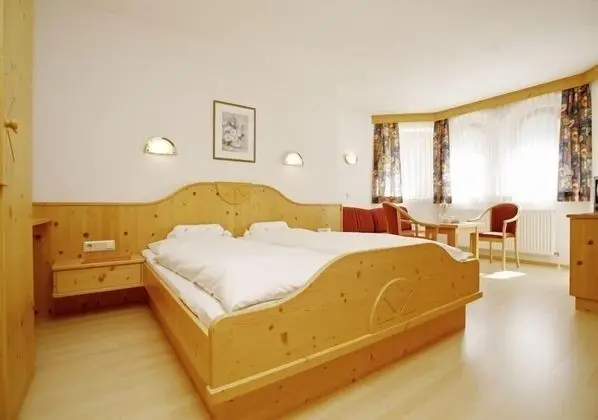 Classic Tek Büyük Yataklı Oda