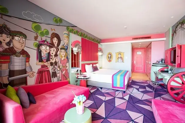 https://imagessl.etstur.com/files/images/hotelImages/TR/55716/l/The-Land-of-Legends-Kingdom-Otel-Oda-288457.jpg