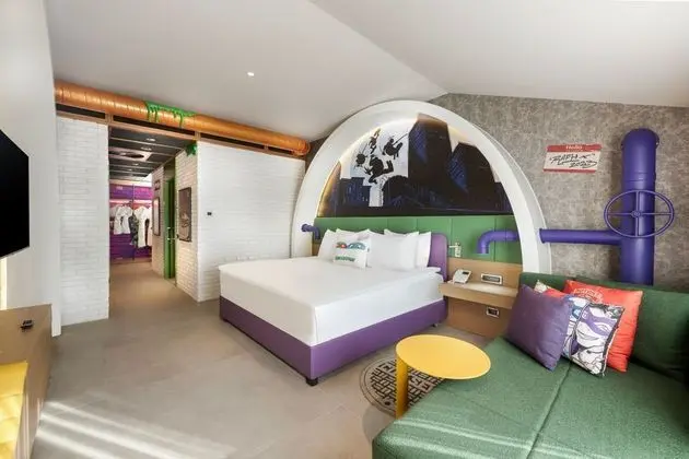 Themed Deluxe Suite Tmnt