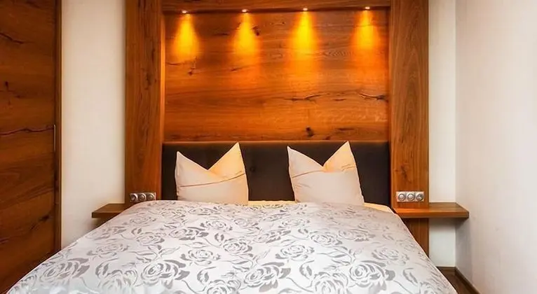 Tek Büyük veya İki Ayrı Yataklı Oda, Balkon