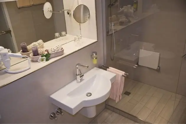 Comfort Tek Büyük Yataklı Oda