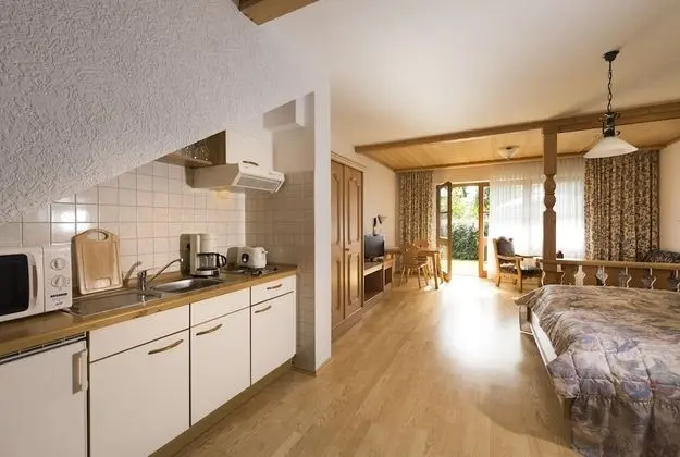 Apart Daire, Ek Bina (B)