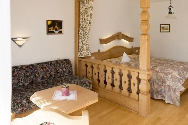 Apart Daire, Ek Bina (C)