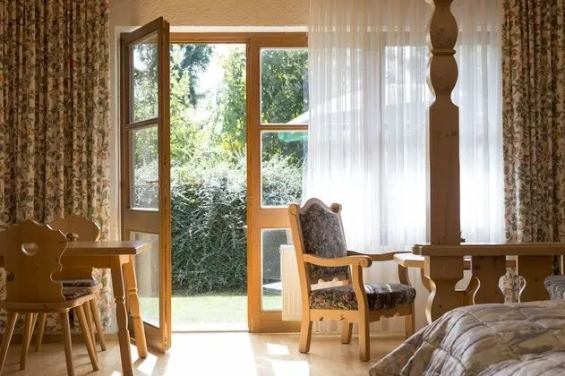 Apart Daire, Ek Bina (C)