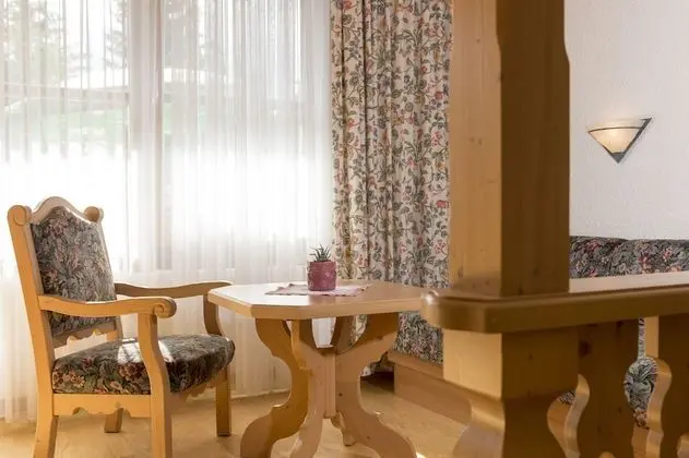 Apart Daire, Ek Bina (C)