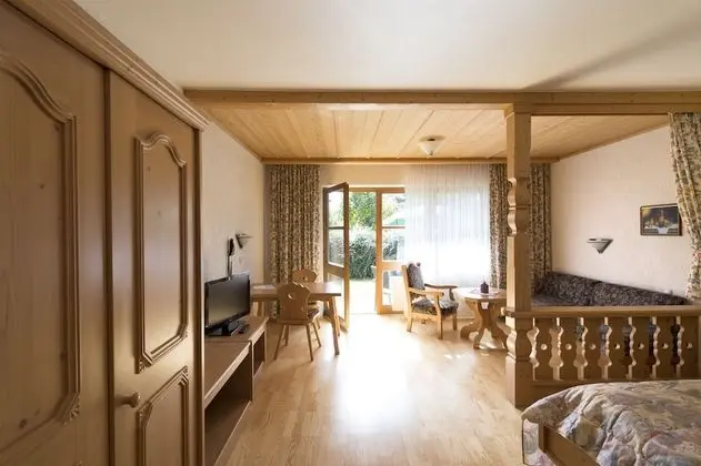 Apart Daire, Ek Bina (C)