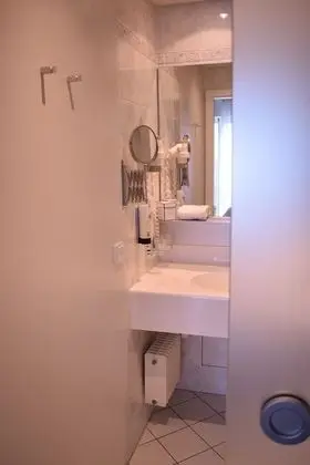 Tek Büyük veya İki Ayrı Yataklı Oda, Balkon